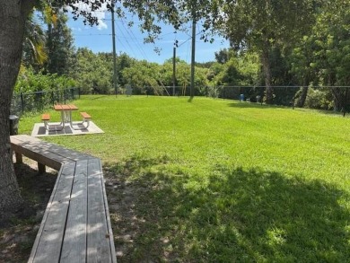 2005 Palm Harbor mobile home with a large (12x20) Florida room on Spanish Lakes Golf Village in Florida - for sale on GolfHomes.com, golf home, golf lot