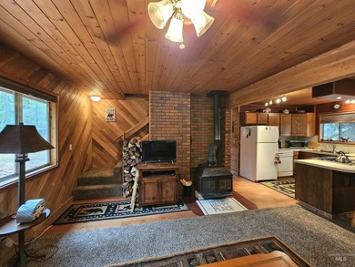 Cute as a button cabin in a great in town location! This 3 on McCall Municipal Golf Course in Idaho - for sale on GolfHomes.com, golf home, golf lot