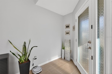 CUTE AS A BUTTON. METICULOUSLY MAINTAINED. GATED COMMUNITY WITH on Meadow Oaks Golf and Country Club in Florida - for sale on GolfHomes.com, golf home, golf lot