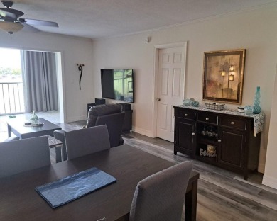 Discover serene living in this updated 2-bed, 2-bath condo in a on Oriole Golf and Tennis Club in Florida - for sale on GolfHomes.com, golf home, golf lot