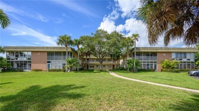 Florida living in this gorgeous 2/2, 1st floor condo on Vero Beach South Golf Course in Florida - for sale on GolfHomes.com, golf home, golf lot
