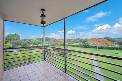 EXCELENT OPPORTUNITY. Light, Bright, and feels like HOME. This on Pembroke Lakes Golf Club in Florida - for sale on GolfHomes.com, golf home, golf lot