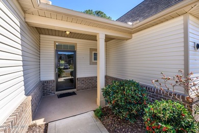 Beautifully maintained 2018 move-in ready single-level home with on Farmstead Golf Links in North Carolina - for sale on GolfHomes.com, golf home, golf lot