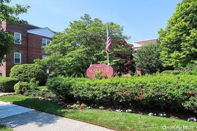 Spacious 2-bedroom, 1-bath co-op located on the 2nd floor. The on Rockville Links Club in New York - for sale on GolfHomes.com, golf home, golf lot