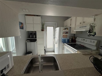 Beautiful condo 2 bedrooms, 2 bathrooms in Lauderhill East on Lauderhill Golf Course in Florida - for sale on GolfHomes.com, golf home, golf lot