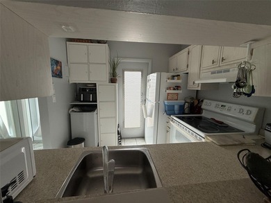 Beautiful condo 2 bedrooms, 2 bathrooms in Lauderhill East on Lauderhill Golf Course in Florida - for sale on GolfHomes.com, golf home, golf lot