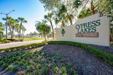 This updated 2 bed / 2 bath is move in ready.   Kitchen has new on Big Cypress Golf and Country Club in Florida - for sale on GolfHomes.com, golf home, golf lot