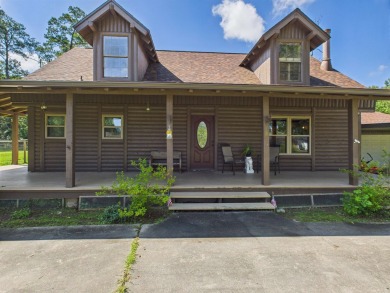 Charming 2-bedroom, 2-bathroom home with a spacious loft on Idylwild Golf Club in Texas - for sale on GolfHomes.com, golf home, golf lot