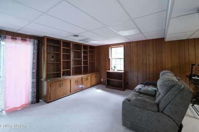 Sellers offering an additional $10,000 for the buyers at closing on Oak Ridge Country Club in Tennessee - for sale on GolfHomes.com, golf home, golf lot