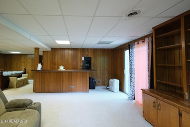 Sellers offering an additional $10,000 for the buyers at closing on Oak Ridge Country Club in Tennessee - for sale on GolfHomes.com, golf home, golf lot