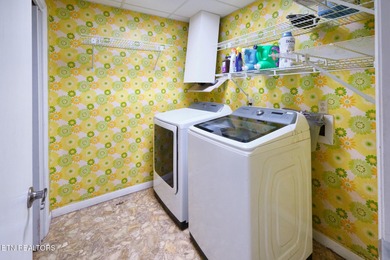 Sellers offering an additional $10,000 for the buyers at closing on Oak Ridge Country Club in Tennessee - for sale on GolfHomes.com, golf home, golf lot