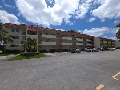***SELLER MOTIVATED***Charming 2-Bed, 2-Bath First-Floor Condo on Hollybrook Golf and Tennis Club  in Florida - for sale on GolfHomes.com, golf home, golf lot