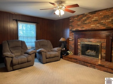 Looking for a spacious home convenient to town?  This 2 story on Arrowhead Golf Club in Kentucky - for sale on GolfHomes.com, golf home, golf lot