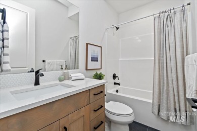 This 1,688 sq. ft., 3-bedroom, 2-bathroom patio home with a on Falcon Crest Golf Club in Idaho - for sale on GolfHomes.com, golf home, golf lot