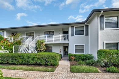 This beautifully renovated 2-bedroom, 2-bathroom main-level on Hunters Run Golf and Country Club in Florida - for sale on GolfHomes.com, golf home, golf lot