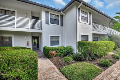 This beautifully renovated 2-bedroom, 2-bathroom main-level on Hunters Run Golf and Country Club in Florida - for sale on GolfHomes.com, golf home, golf lot