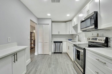 This beautifully renovated 2-bedroom, 2-bathroom main-level on Hunters Run Golf and Country Club in Florida - for sale on GolfHomes.com, golf home, golf lot