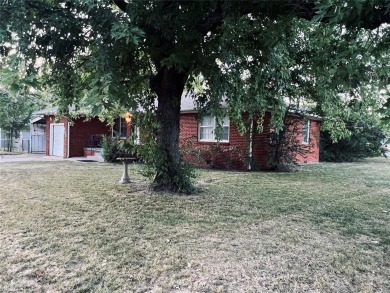 A brick home *LESS* than $100K.  This super cute house is in a on Jimmy Austin Golf Course in Oklahoma - for sale on GolfHomes.com, golf home, golf lot