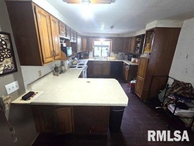 East of Mt Vernon with a semi-rural feel yet close to a golf on Green Hills Golf Club in Illinois - for sale on GolfHomes.com, golf home, golf lot