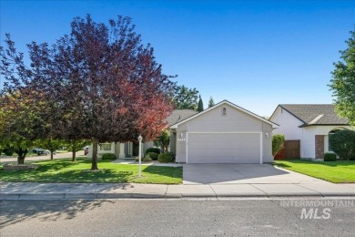 Beautifully maintained single-level home on a desirable corner on Lakeview Golf Club in Idaho - for sale on GolfHomes.com, golf home, golf lot