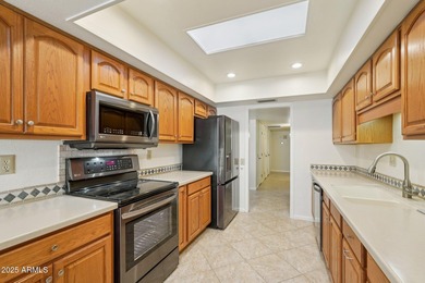 Updated/Charming Updated 2 Bed/2 bath Gemini Twin home on the on Sun City-Willow Creek / Willow Brook  in Arizona - for sale on GolfHomes.com, golf home, golf lot