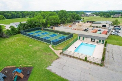 Fantastic CUSTOM Patricia Island 5/5/3 Waterfront Estate-type on Patricia Island Golf Club in Oklahoma - for sale on GolfHomes.com, golf home, golf lot