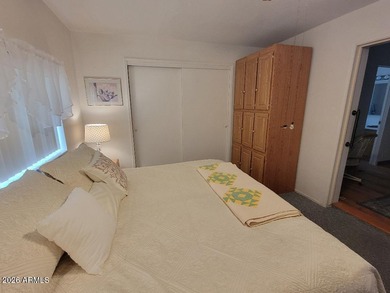 This is a wonderfully furnished 3 bedroom 3 bath home. Great on 3 Parks Fairways in Arizona - for sale on GolfHomes.com, golf home, golf lot