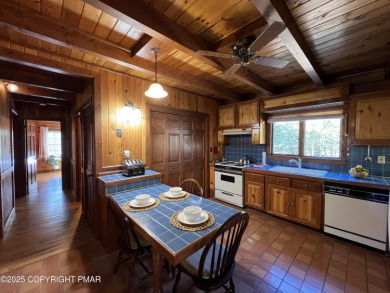 Immaculate Log Cabin in Pocono Farms Country Club Association - on Pocono Farms Country Club in Pennsylvania - for sale on GolfHomes.com, golf home, golf lot