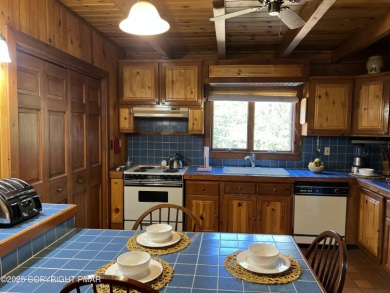 Immaculate Log Cabin in Pocono Farms Country Club Association - on Pocono Farms Country Club in Pennsylvania - for sale on GolfHomes.com, golf home, golf lot