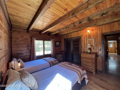 Immaculate Log Cabin in Pocono Farms Country Club Association - on Pocono Farms Country Club in Pennsylvania - for sale on GolfHomes.com, golf home, golf lot