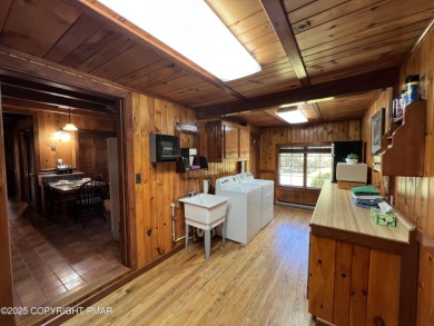 Immaculate Log Cabin in Pocono Farms Country Club Association - on Pocono Farms Country Club in Pennsylvania - for sale on GolfHomes.com, golf home, golf lot