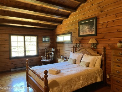 Immaculate Log Cabin in Pocono Farms Country Club Association - on Pocono Farms Country Club in Pennsylvania - for sale on GolfHomes.com, golf home, golf lot