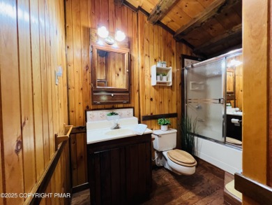 Immaculate Log Cabin in Pocono Farms Country Club Association - on Pocono Farms Country Club in Pennsylvania - for sale on GolfHomes.com, golf home, golf lot