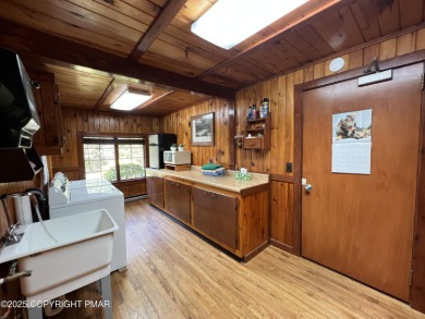 Immaculate Log Cabin in Pocono Farms Country Club Association - on Pocono Farms Country Club in Pennsylvania - for sale on GolfHomes.com, golf home, golf lot