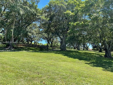 Great 3 bedrooms /2 bath, with 1124 sqft, great layout. Ceramic on Pine Island Ridge Country Club in Florida - for sale on GolfHomes.com, golf home, golf lot