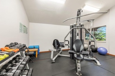 Beautifully updated and fully furnished, large 1 bed, 1 bath on Stoneridge Golf Club in Idaho - for sale on GolfHomes.com, golf home, golf lot