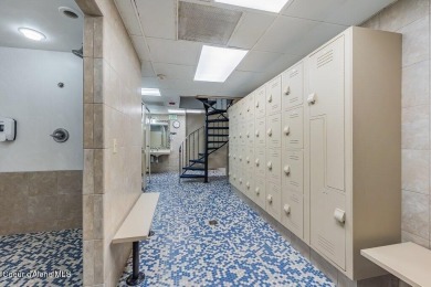 Beautifully updated and fully furnished, large 1 bed, 1 bath on Stoneridge Golf Club in Idaho - for sale on GolfHomes.com, golf home, golf lot