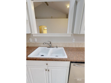 Well-maintained single-level home located in a gated community on Ridgecrest Golf Course in Idaho - for sale on GolfHomes.com, golf home, golf lot