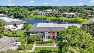 This beautifully redone two-bedroom, two-bath condo offers a on Hunters Run Golf and Country Club in Florida - for sale on GolfHomes.com, golf home, golf lot