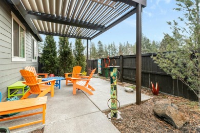 Rare single story end-unit townhome in coveted Stonegate on The Old Back Nine At Mountain High in Oregon - for sale on GolfHomes.com, golf home, golf lot