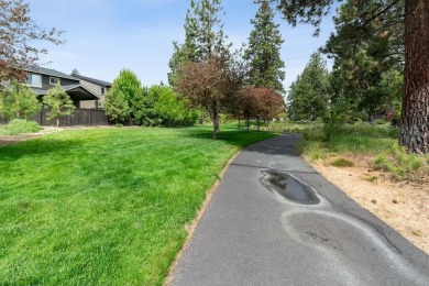 Rare single story end-unit townhome in coveted Stonegate on The Old Back Nine At Mountain High in Oregon - for sale on GolfHomes.com, golf home, golf lot