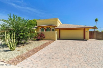 Nestled in the heart of Sun City West, this well maintained on Briarwood Country Club in Arizona - for sale on GolfHomes.com, golf home, golf lot