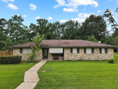 Welcome to this spacious 3-bedroom, 2-bathroom home offering 1 on Wildwood Golf Course in Texas - for sale on GolfHomes.com, golf home, golf lot