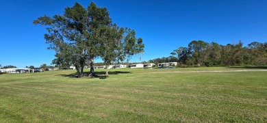 **MOTIVATED SELLER** - ALL REASONABLE OFFERS CONSIDERED! UPDATED on Schalamar Creek Golf and Country Club in Florida - for sale on GolfHomes.com, golf home, golf lot