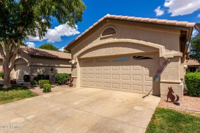 Charming Villa offers 3 bedrooms, 2 baths, & 2-car garage. The on Oakwood Golf Club  in Arizona - for sale on GolfHomes.com, golf home, golf lot