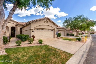 Charming Villa offers 3 bedrooms, 2 baths, & 2-car garage. The on Oakwood Golf Club  in Arizona - for sale on GolfHomes.com, golf home, golf lot
