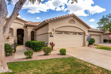 Charming Villa offers 3 bedrooms, 2 baths, & 2-car garage. The on Oakwood Golf Club  in Arizona - for sale on GolfHomes.com, golf home, golf lot