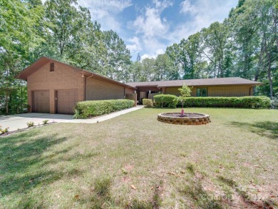 You MUST see this well cared for brick traditional home in River on River Hills Country Club in South Carolina - for sale on GolfHomes.com, golf home, golf lot