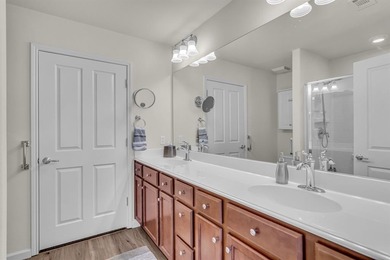 UPGRADE YOUR LIFESTYLE AT THIS UPDATED, MOVE-IN READY HOME IN on Frisco Lakes Golf Course in Texas - for sale on GolfHomes.com, golf home, golf lot