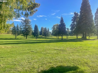 The last remaining bare parcel in the prestigious community of on Roseburg Country Club in Oregon - for sale on GolfHomes.com, golf home, golf lot